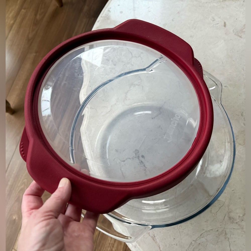 Vintage Anchor Hocking Clear Handled 9 in 2 QT Ovenware with truseal lid
